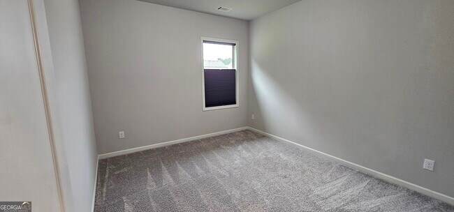 Building Photo - 352 Newshaw Dr