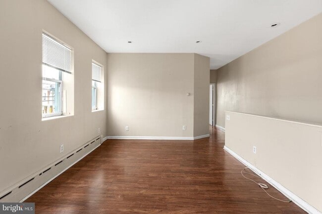 Building Photo - 2100 S Lambert St