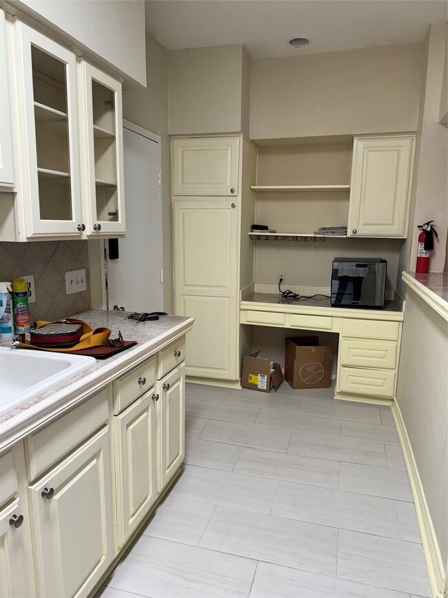 Building Photo - 10811 Richmond Ave.