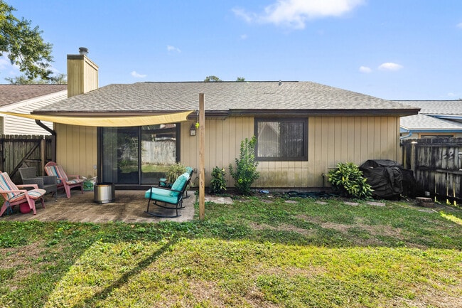 Building Photo - 206 Cedar Ridge Way