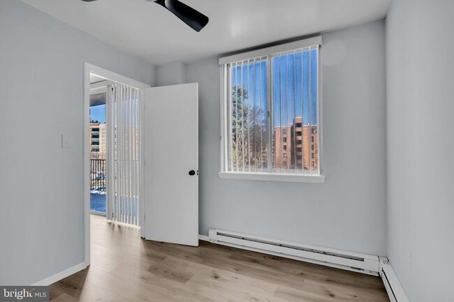 Building Photo - 3245 Rio Dr