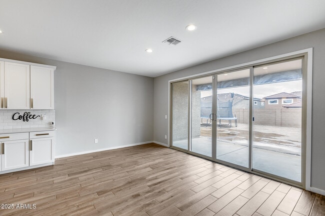 Building Photo - 17635 W Red Fox Rd