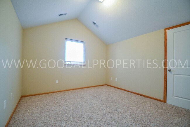 Building Photo - Summer Special: Receive $150 off rent for the first three months of the lease. Regular monthly re...