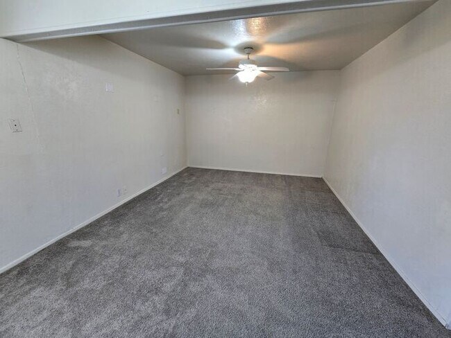 Building Photo - Charming 3 Bedroom Home with Bonus Living Space in Sparks