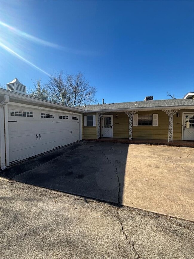 Building Photo - 2324 Hartford Rd