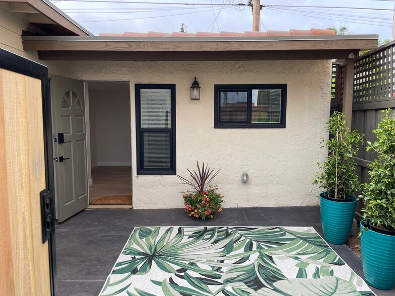 Building Photo - 4664 E Talmadge Dr