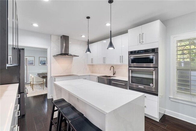 Building Photo - 4200 Roswell Rd NE