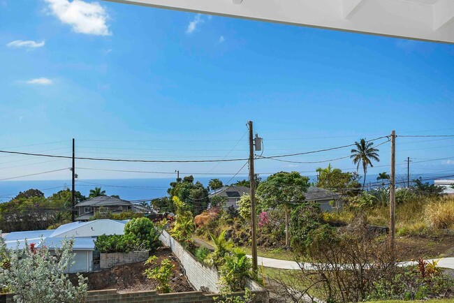 Building Photo - Discover Your Dream Home in Kealakekua!