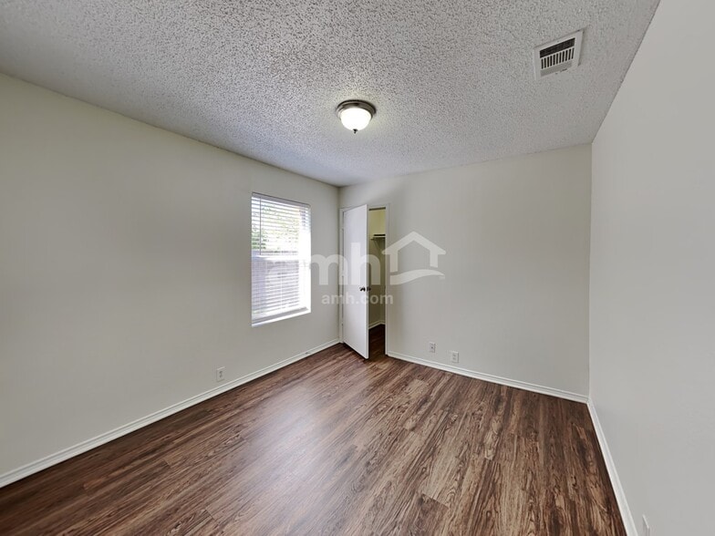 Building Photo - 1605 Heritage Blvd