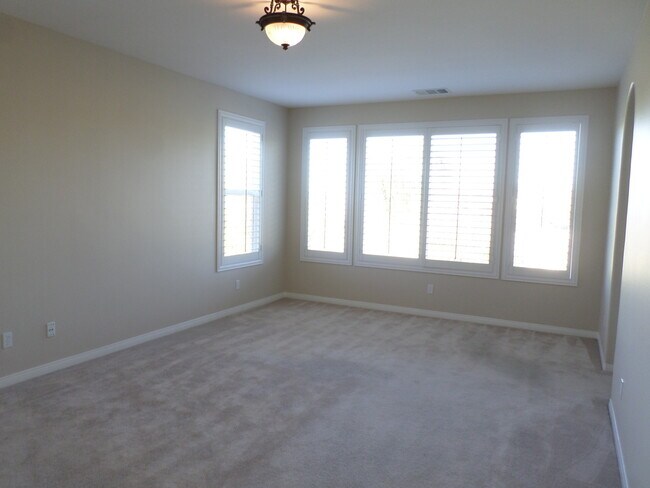 Building Photo - Gorgeous 4 bedroom 2.5 bath Temecula Home ...