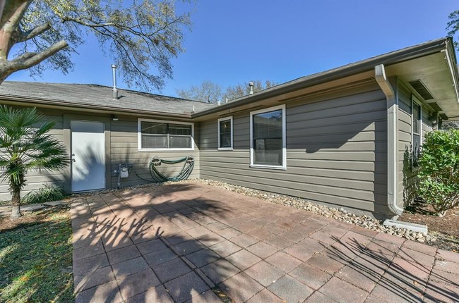 Building Photo - 1349 Martin St