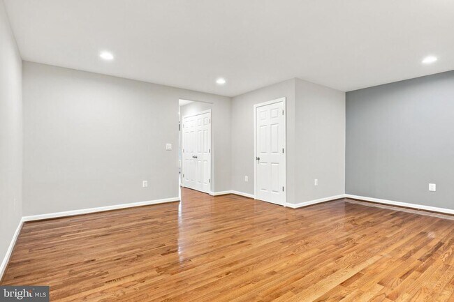 Building Photo - 25678 Pleasant Valley Rd