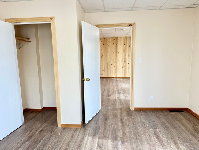 Building Photo - Well maintained inside and out