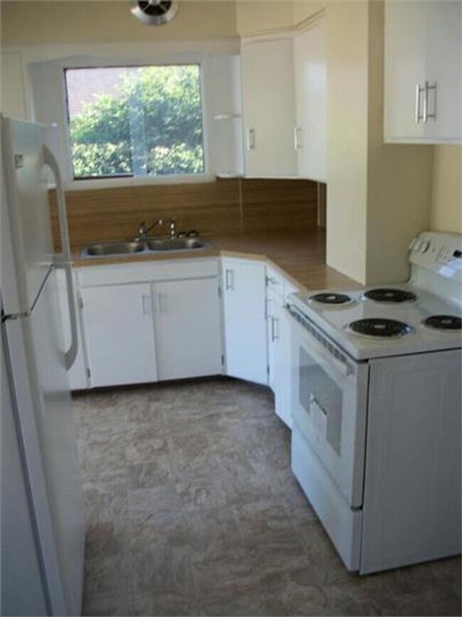 Building Photo - 3008 Meridian St