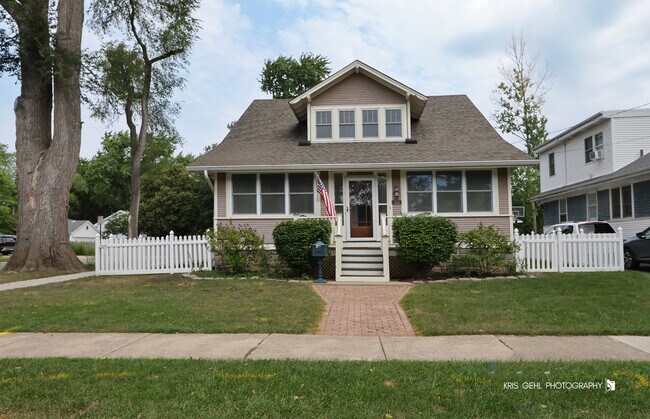 Primary Photo - 324 W Slade St
