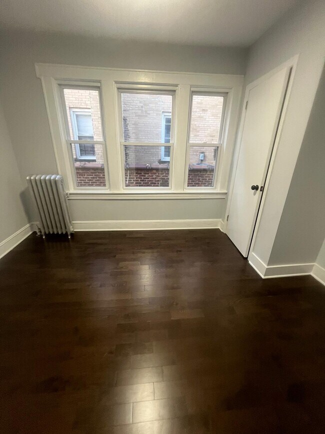 Building Photo - 182 Chancellor Ave