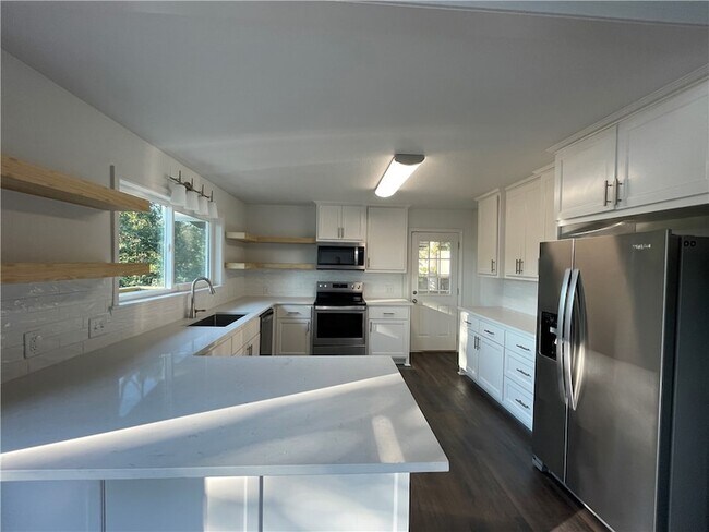 Building Photo - 42 Hope Dr