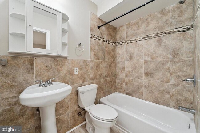 Building Photo - 605 N 34th St
