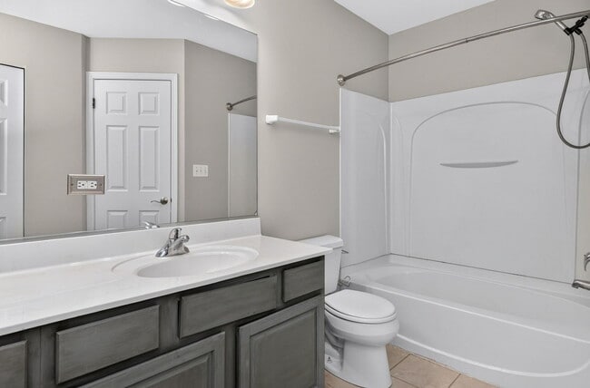 Building Photo - 644 Lincoln Station Dr