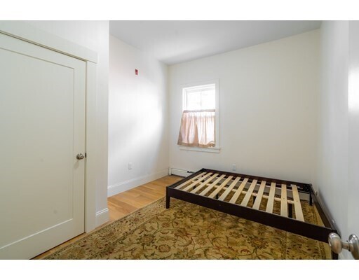 Building Photo - 565 Somerville Ave