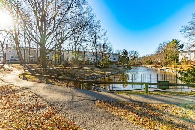 Building Photo - Renovated Home in Pinewood Lake Neighborhood