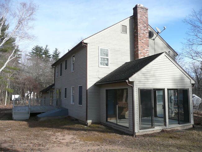 Building Photo - 195 Bushy Hill Rd