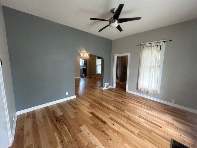 Building Photo - 6 Month Initial Lease-4904 Holdrege 2bed/1bath-Located near historic University Place