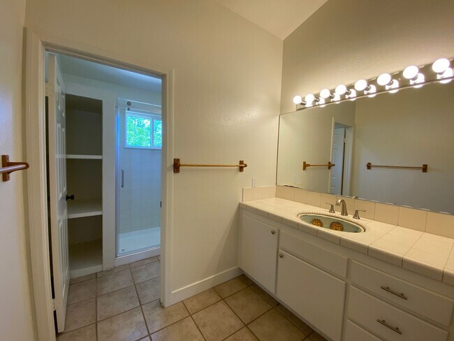 Building Photo - Great 3-Bedroom Home – Peaceful Country Living Just 8 Minutes from Hwy 78!