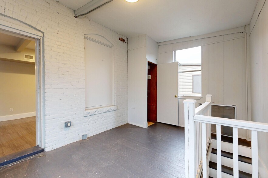 Building Photo - 145 Cottage St