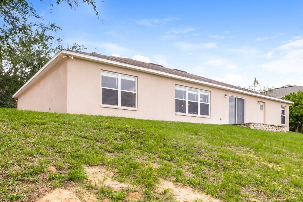 Building Photo - 621 Skyridge Rd