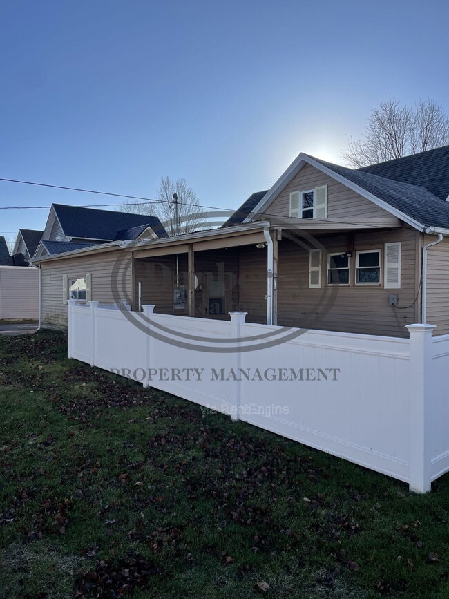 Building Photo - 606 South St