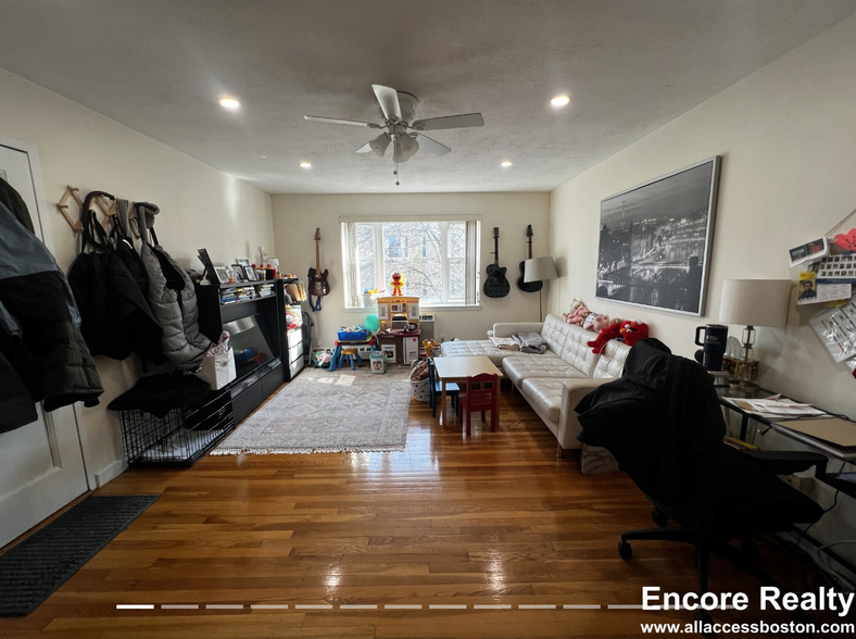 Primary Photo - 73 Parkman St