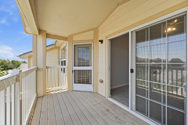 Building Photo - $1,595.95, 1 Bed, 1 Bath Condo in Aurora with In Unit Laundry and Pool Access!
