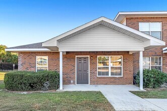 Building Photo - Luxury Vinyl Plank Flooring********* Rent $1200/month********* Renovated 1 Bedroom 1 Bath