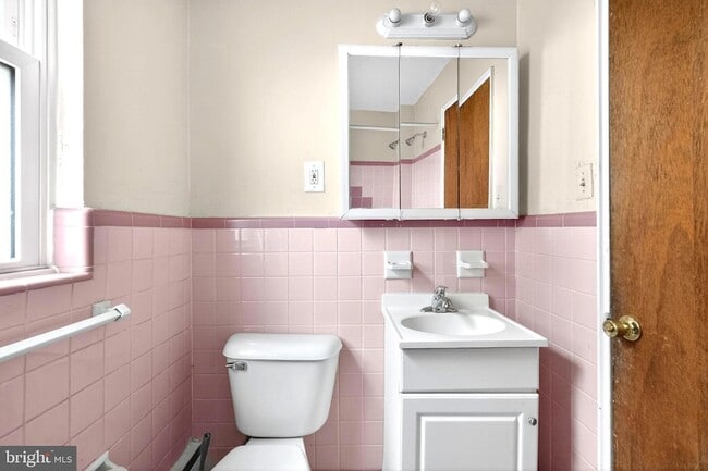 Building Photo - 514 Seville St