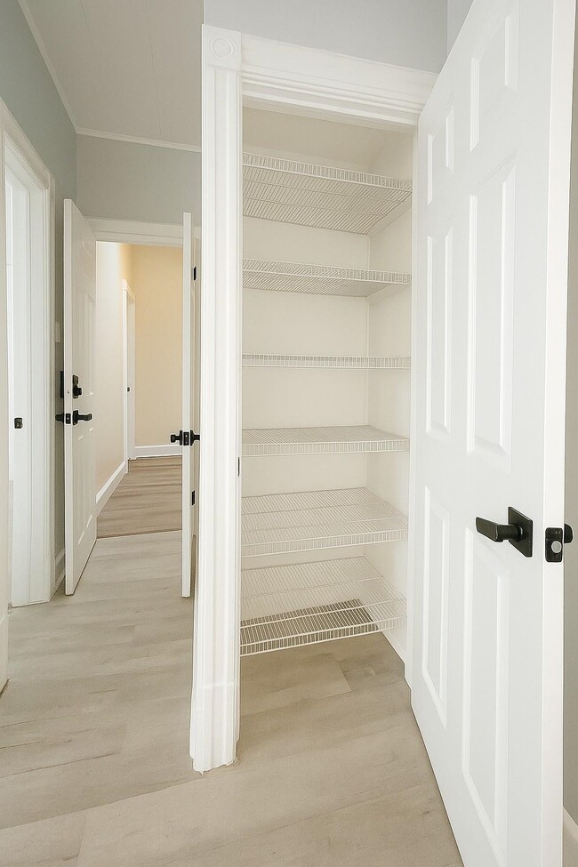 Building Photo - 396 Woodlawn Ave