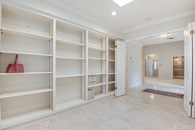 Building Photo - 14823 River Glen N