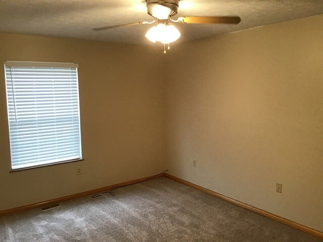 Building Photo - 1687 Deer Run Dr