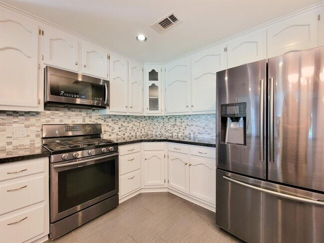 Building Photo - 1234 W 31st St