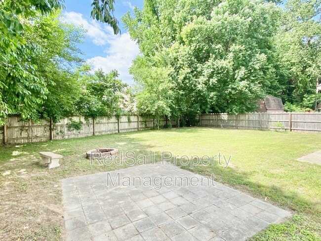 Building Photo - 815 Chapin Wood Dr