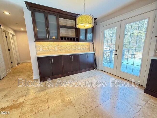 Building Photo - 121 Marilou Ln