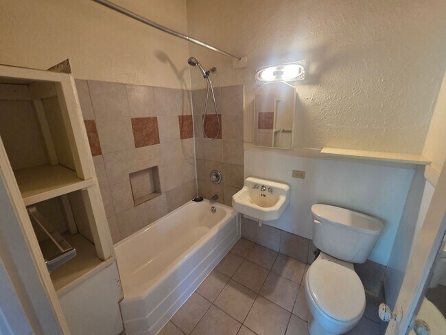 Building Photo - Charming 1-Bedroom Apartment in Denver's Capitol Hill Neighborhood