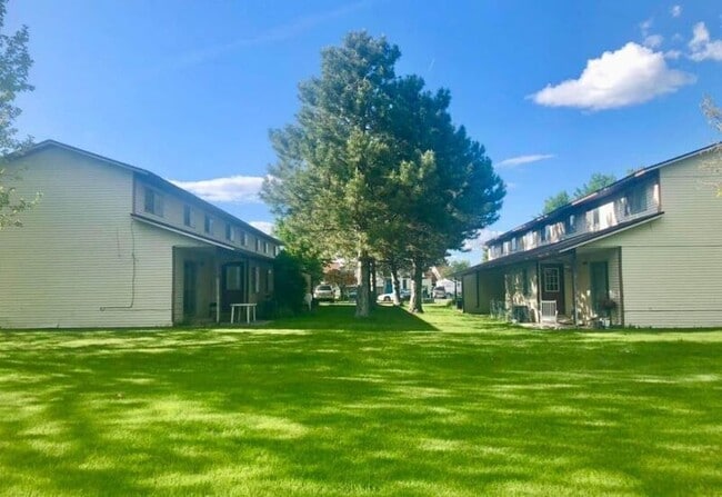 Building Photo - 656 W 700 S