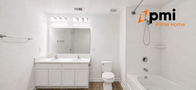 Building Photo - Stunning 5?Bedroom Home with 3 Bathrooms Single Family House.