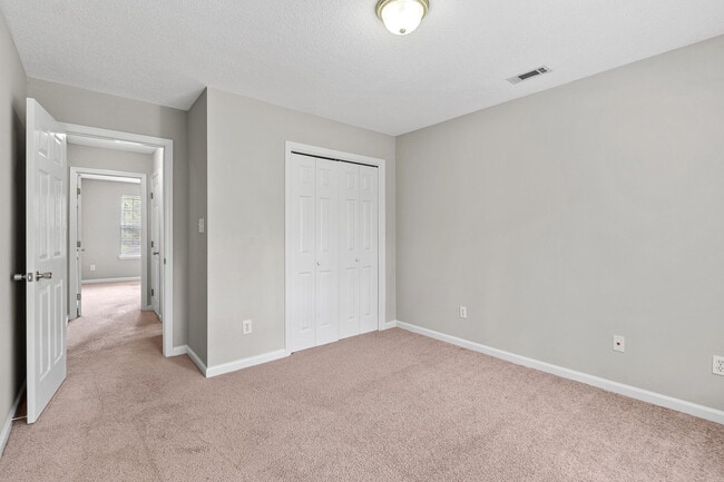 Building Photo - 5780 Carriage Hills Dr