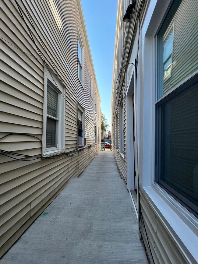 Building Photo - 5714 W Grand Ave