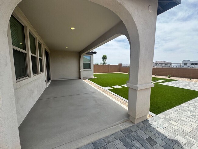 Building Photo - BRAND NEW HOME IN ALORAVITA IN PEORIA