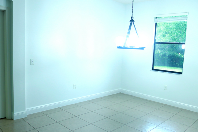 Building Photo - 7907 Hampton Lake Dr