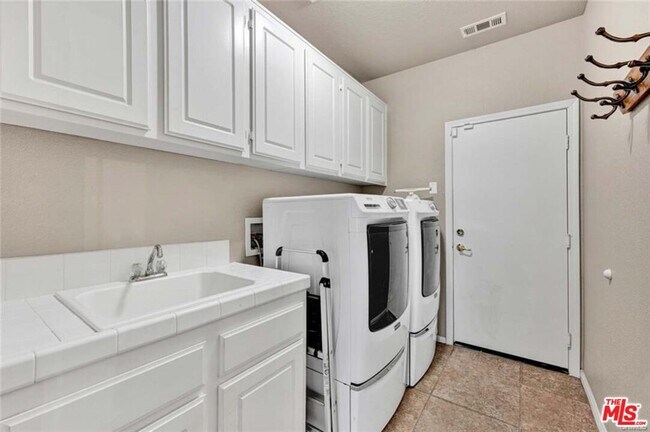 Building Photo - 4100 Waterville Ct