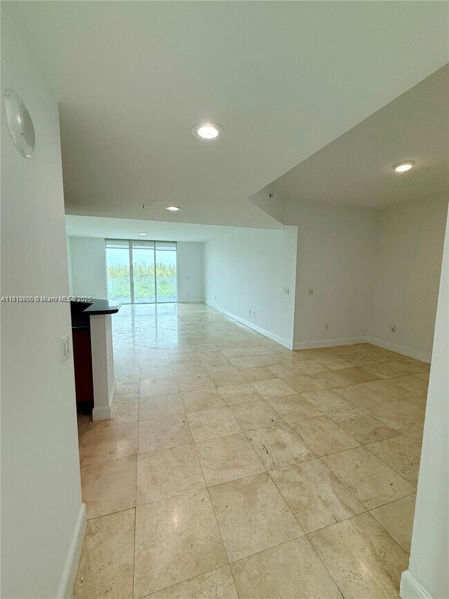 Building Photo - 15051 Royal Oaks Ln